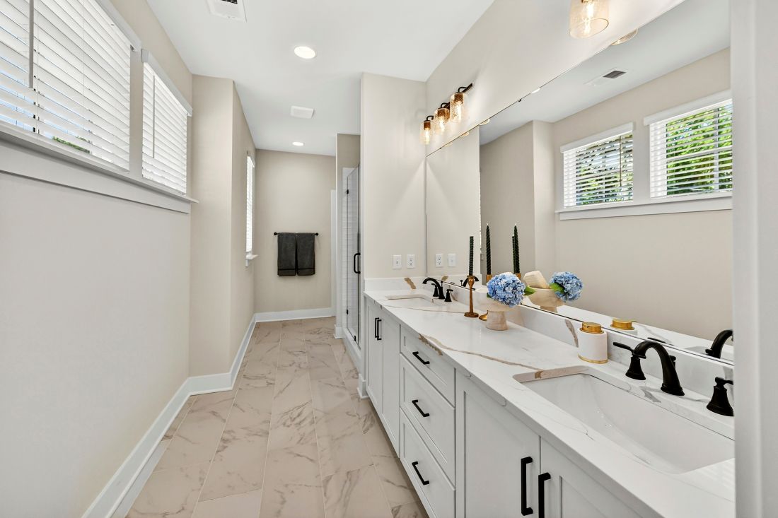 32-Primary Bathroom-Slider